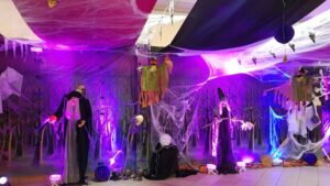 Blog 94 Créez une fête d'Halloween inoubliable avec une salle équipée pour l'occasion