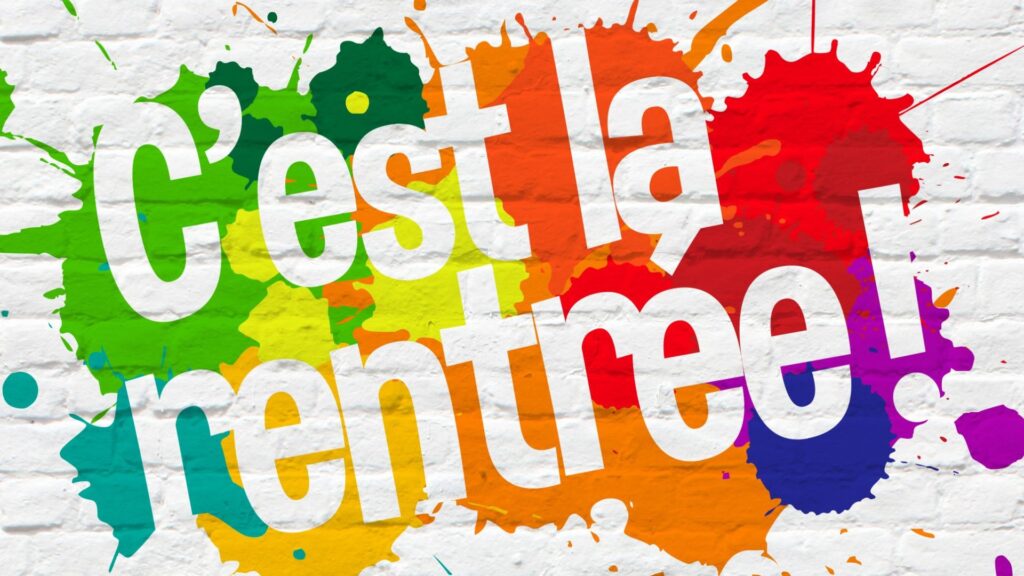 Une salle équipée pour un séminaire de rentrée scolaire réussie