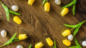 Offrez à vos invités une fête de Pâques festive dans une salle bien aménagée