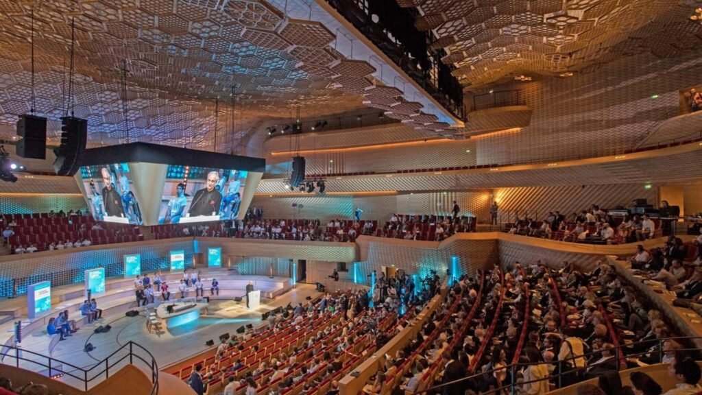 Louez une salle moderne et bien équipée pour vos conférences et forums
